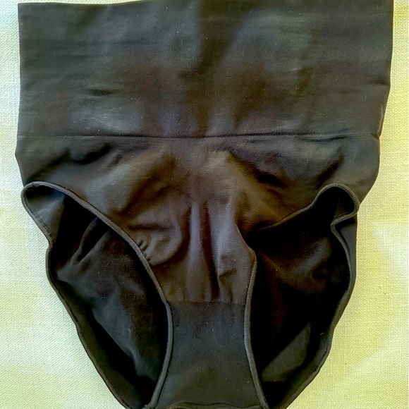 SKIMS Brand New Seamless Sculpt Mid-waist in ONYX M - Picture 4 of 6